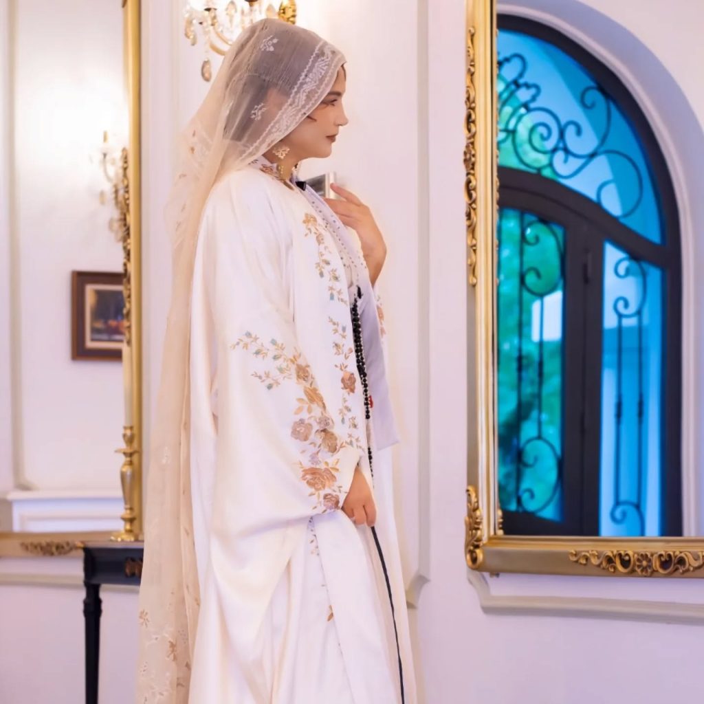 Nuntă tradițională la Conacul Filipescu: când costumul popular românesc întâlnește eleganța de odinioară 2 Nuntă tradițională la Conacul Filipescu: când costumul popular românesc întâlnește eleganța de odinioară